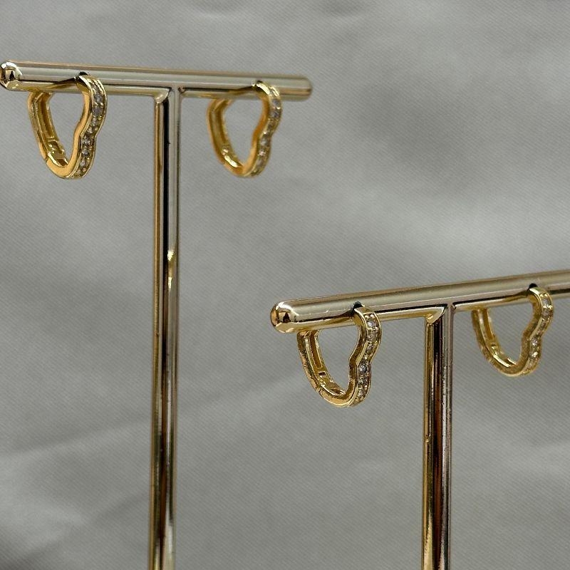 BRINCO DUPLA CORAÇÃO CRAVEJADO