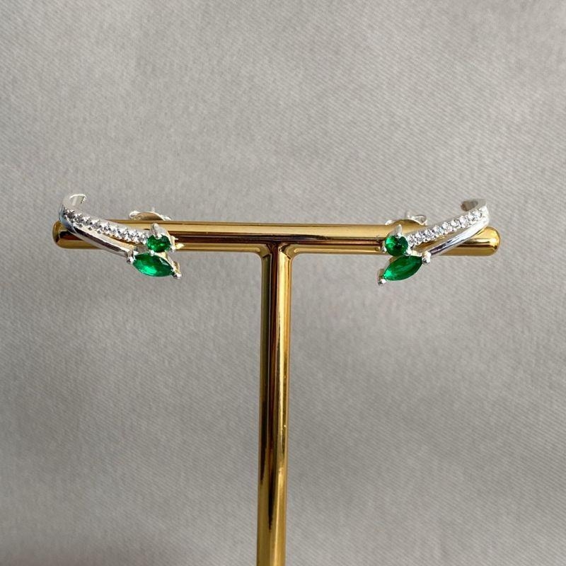 BRINCO EAR CUFF COM ZIRCONIA ESMERALDA