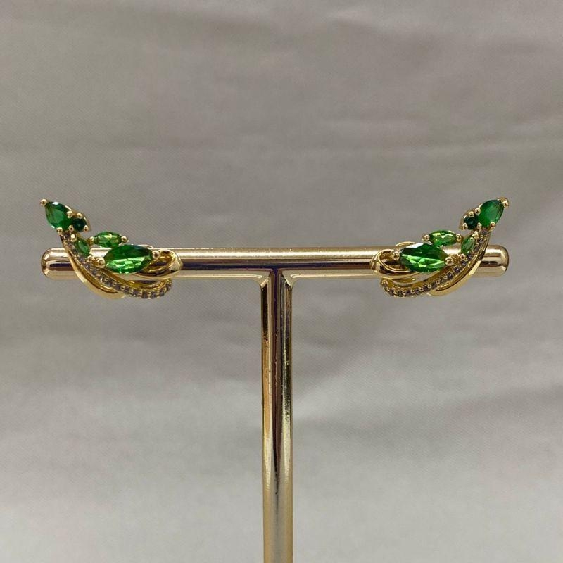 BRINCO EAR CUFF CRAVEJADO COM ZIRCONIAS VERDES