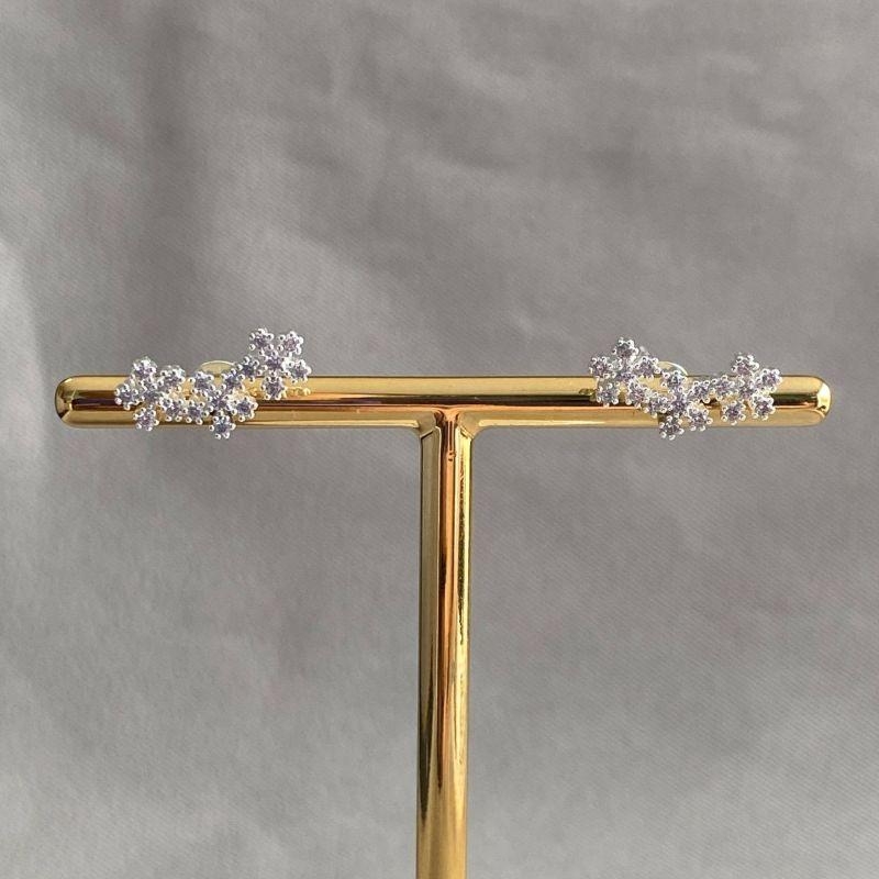 BRINCO EAR CUFF FLOR CRAVEJADA