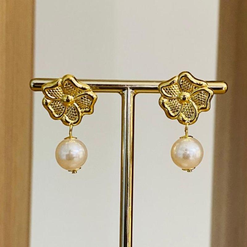 BRINCO FLOR COM PEROLA