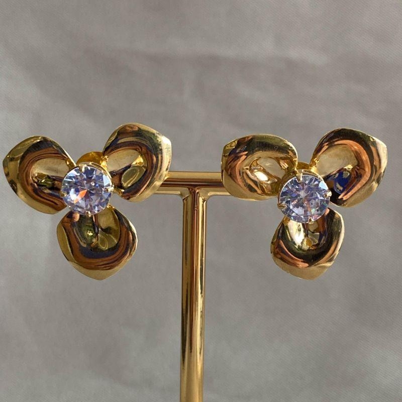 BRINCO FLOR COM ZIRCÔNIA