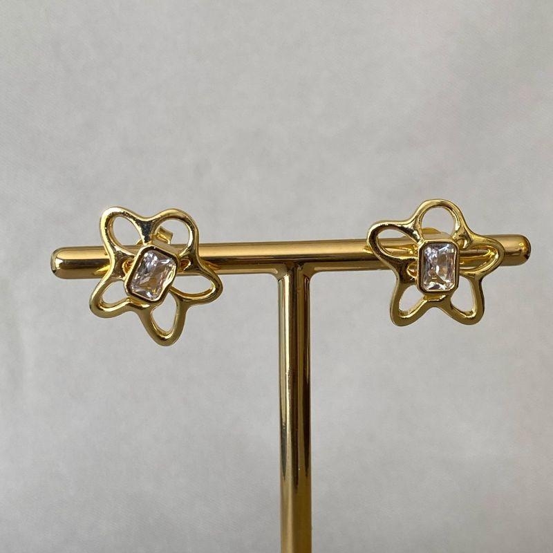 BRINCO FLOR COM ZIRCONIA