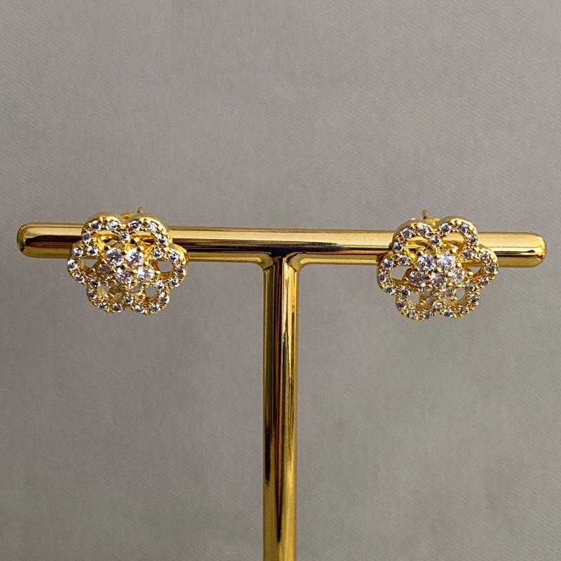 BRINCO FLOR CRAVEJADA