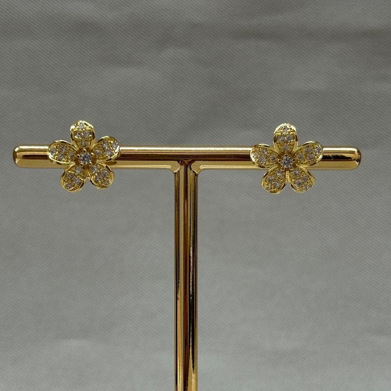 BRINCO FLOR CRAVEJADA