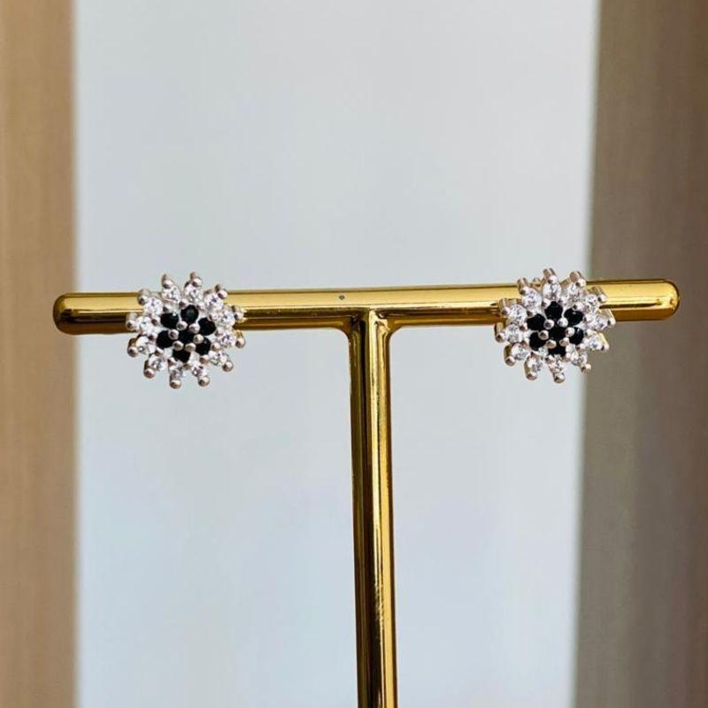 BRINCO FLOR CRAVEJADA