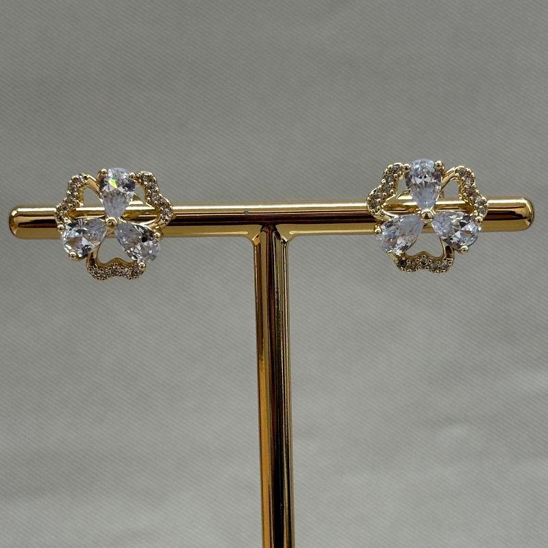 BRINCO FLOR CRAVEJADA  COM ZIRCÔNIA