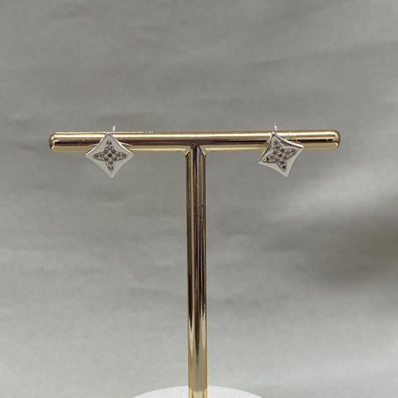 BRINCO FLOR CRAVEJADO