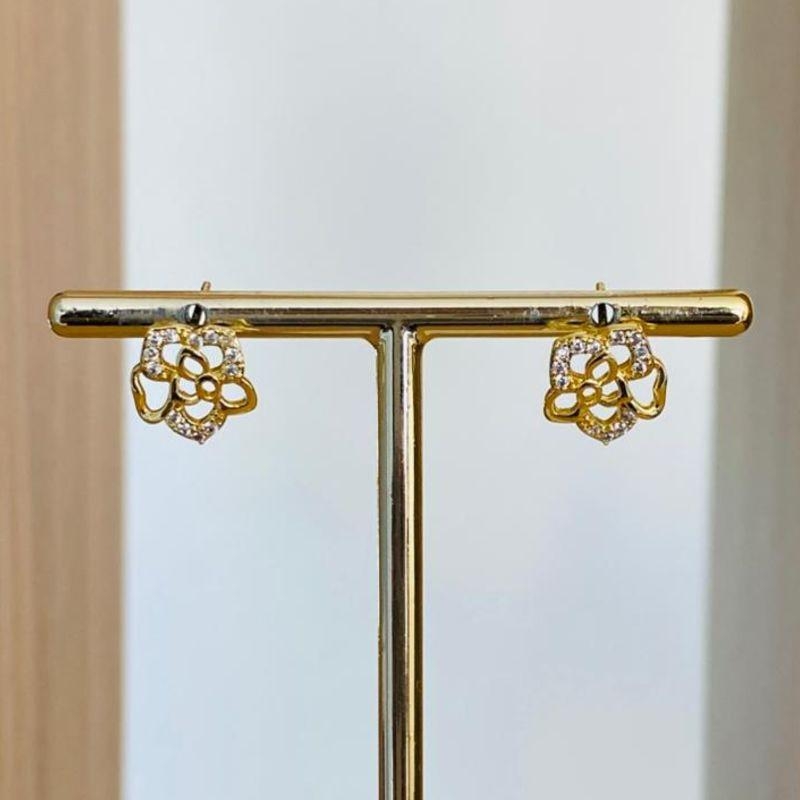 BRINCO FLOR CRAVEJADO