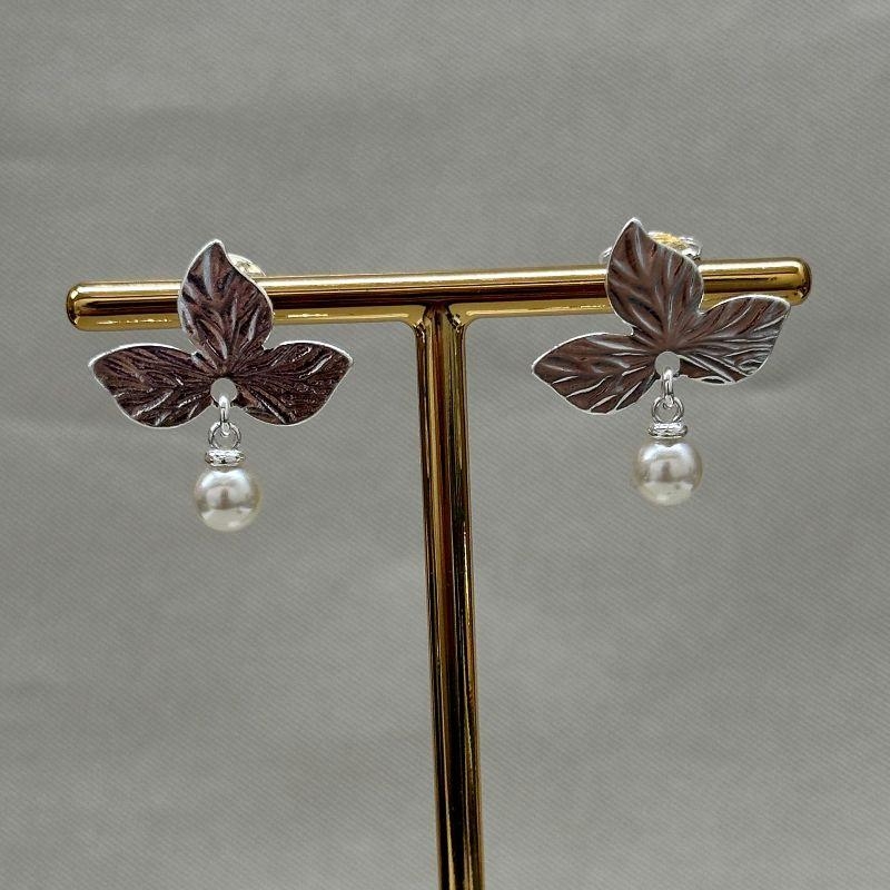 BRINCO FLOR PEROLA PENDURADA