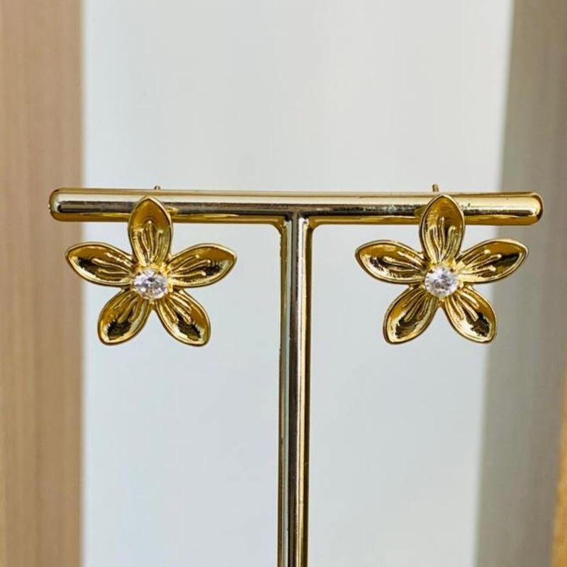 BRINCO FLOR TRABALHADA COM ZIRCONIA