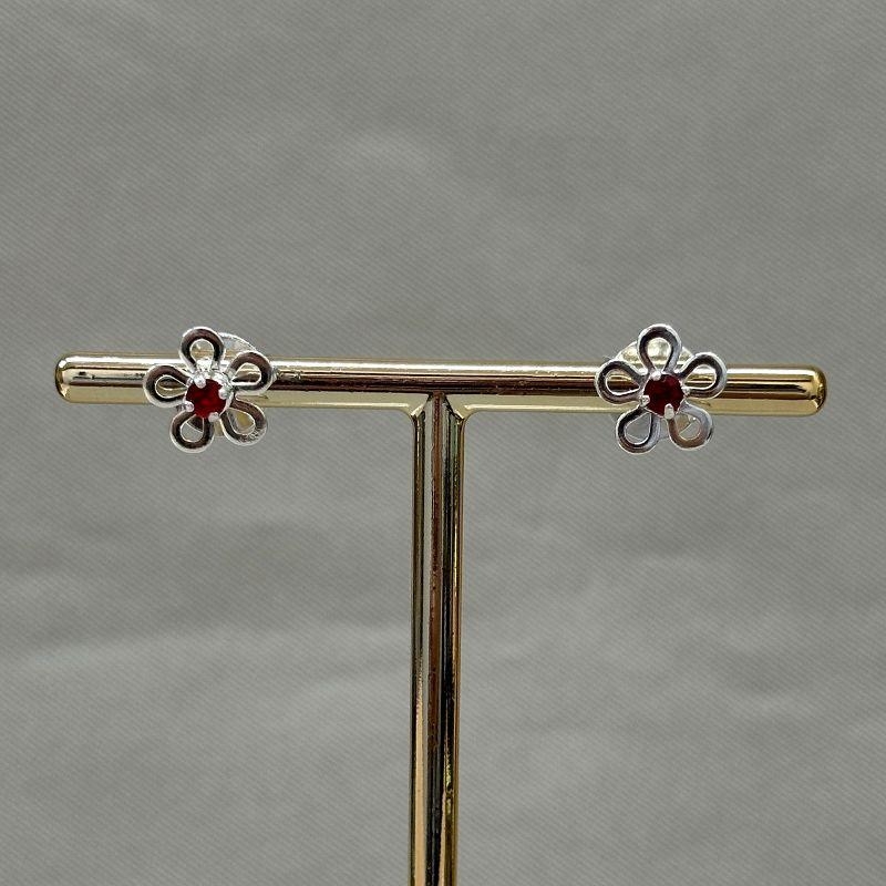 BRINCO FLOR ZIRCONIA VERMELHA