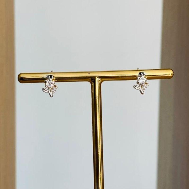 BRINCO FLORZINHA COM ZIRCONIA