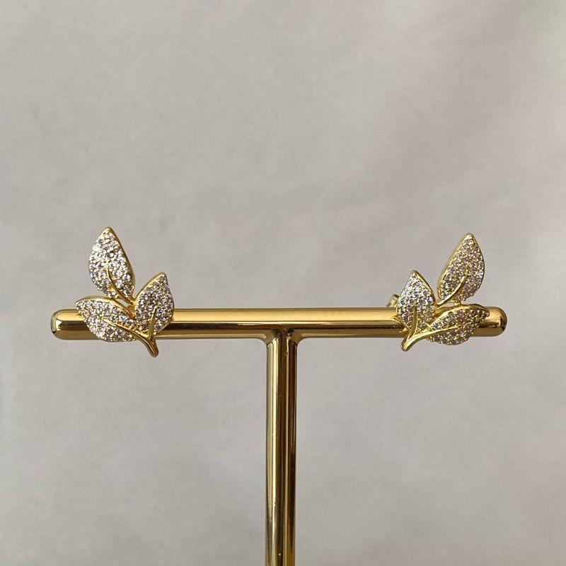 BRINCO FOLHA CRAVEJADO