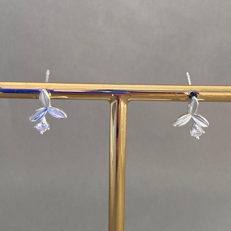 BRINCO FOLHINHA COM ZIRCONIAS