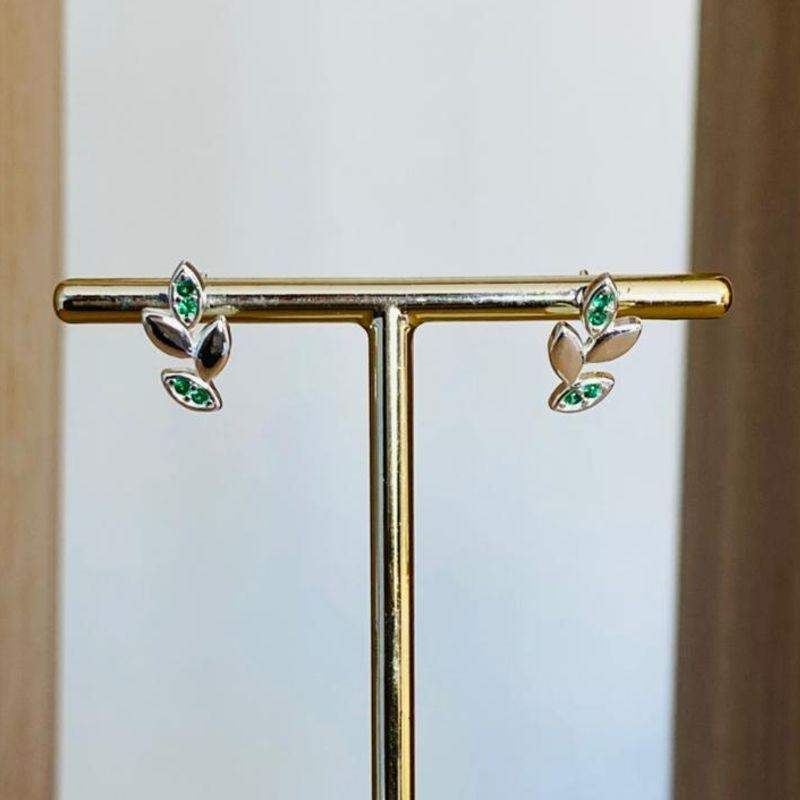 BRINCO FOLHINHAS CRAVEJADAS