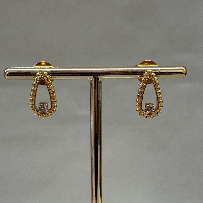 BRINCO GOTA COM UM CRISTAL