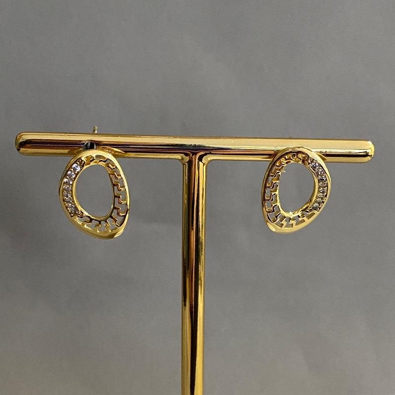 BRINCO GOTA VAZADO E CRAVEJADO