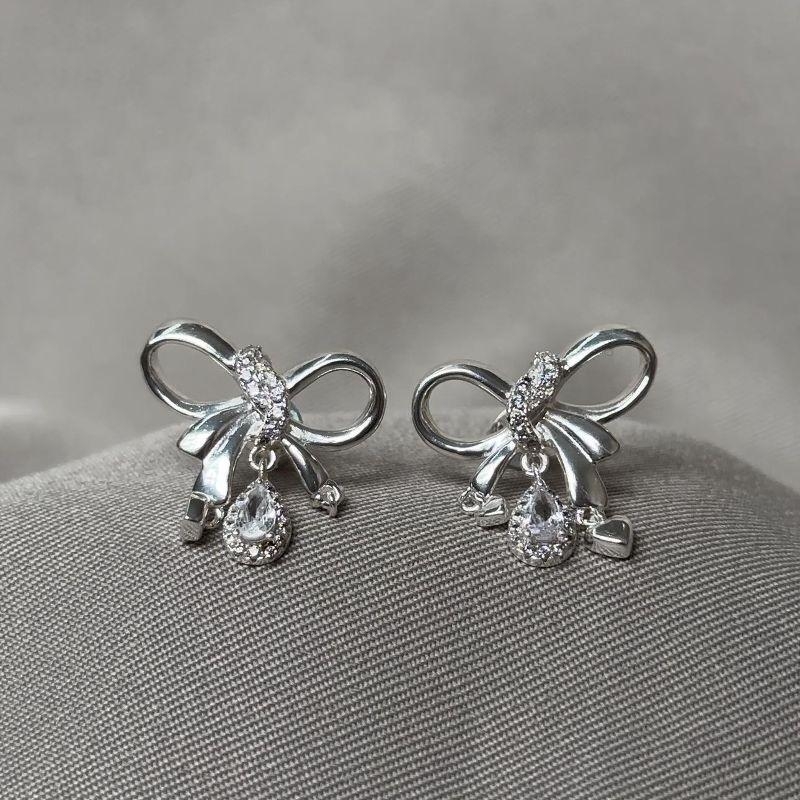 BRINCO LAÇO COM ZIRCONIA PENDURADA