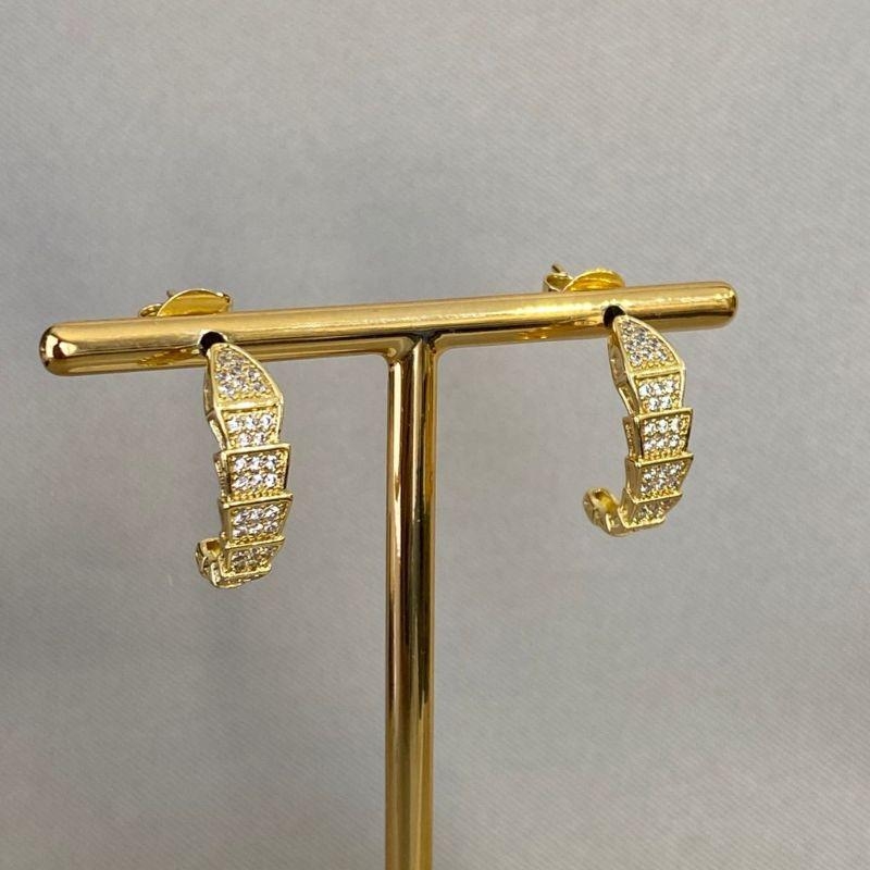 BRINCO MEIA ARGOLA CRAVEJADA