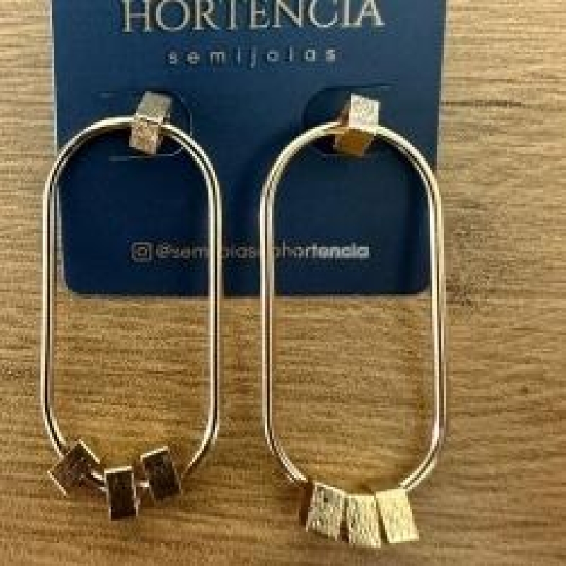 BRINCO OVAL COM QUADRADINHO LIXADOS