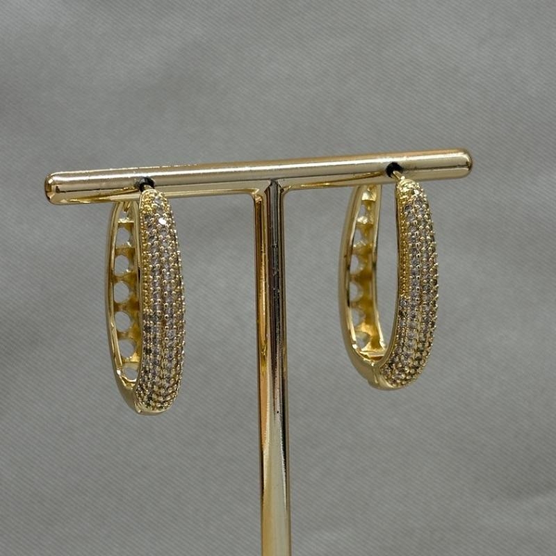 BRINCO OVAL GRANDE CRAVEJADO