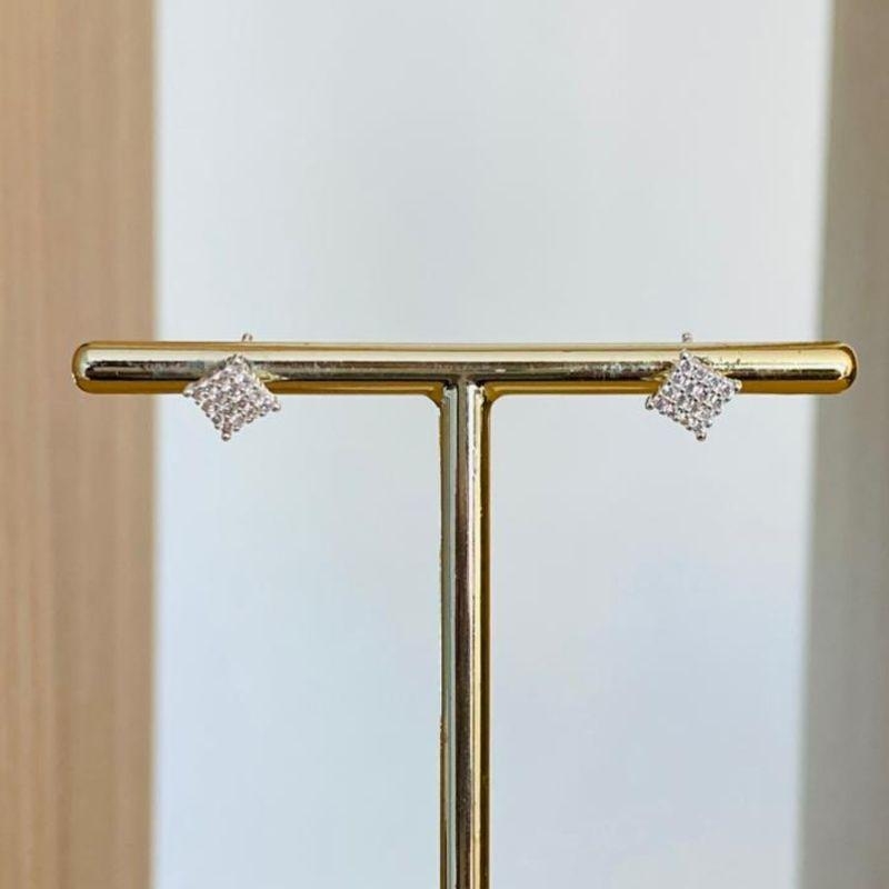 BRINCO QUADRADINHO CRAVEJADO