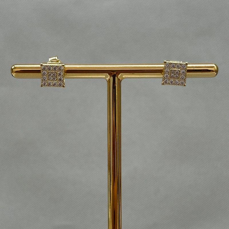 BRINCO QUADRADO CRAVEJADO