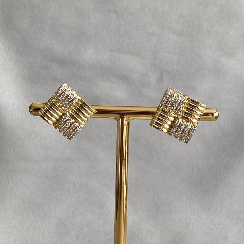 BRINCO QUADRADO CRAVEJADO