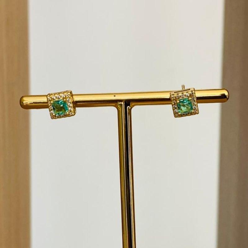 BRINCO QUADRADO CRAVEJADO ZIRCONIA VERDE CLARO