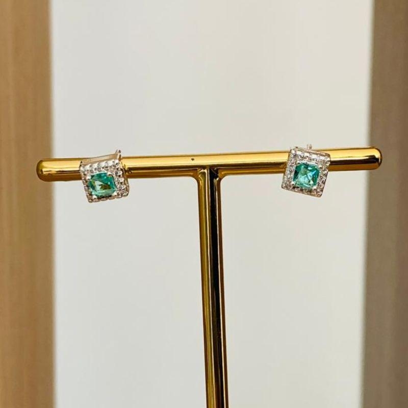 BRINCO QUADRADO CRAVEJADO ZIRCONIA VERDE CLARO
