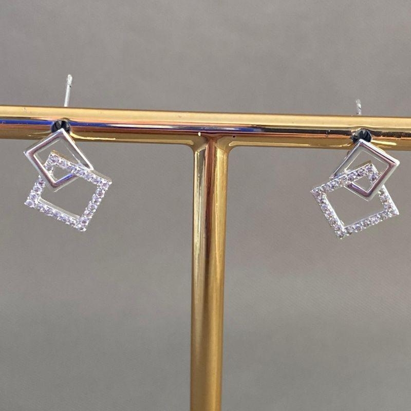 BRINCO QUADRADOS LISOS E CRAVEJADOS