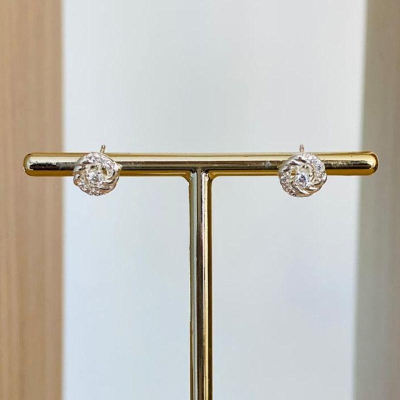 BRINCO REDONDO CRAVEJADO COM ZIRCONIA