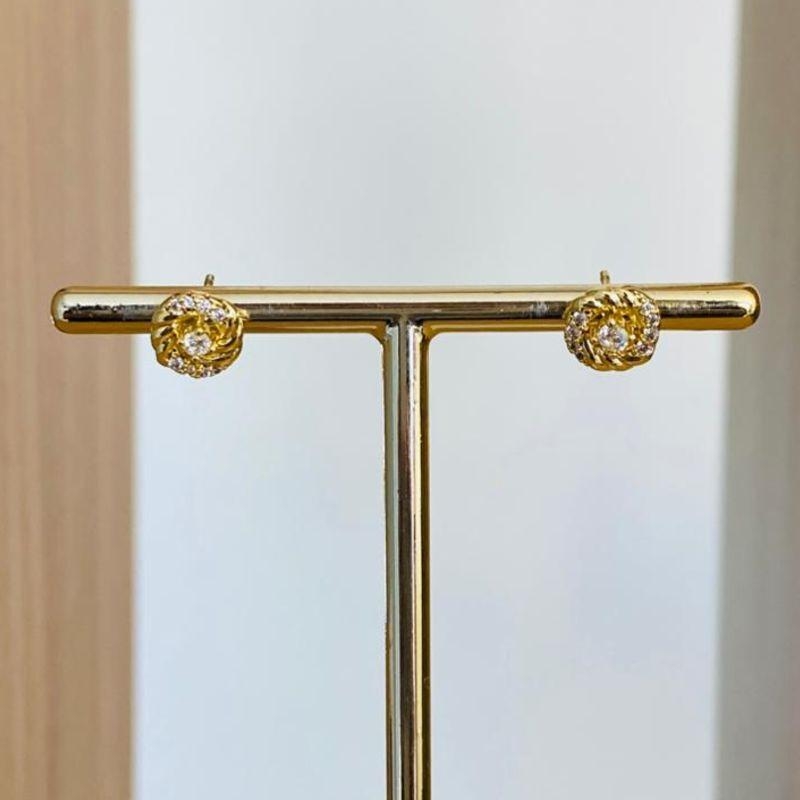 BRINCO REDONDO CRAVEJADO COM ZIRCONIA