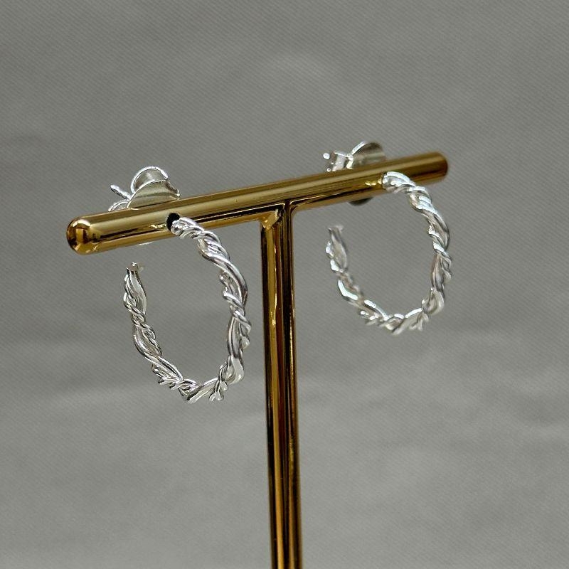 BRINCO SEMI ARGOLA TORCIDA