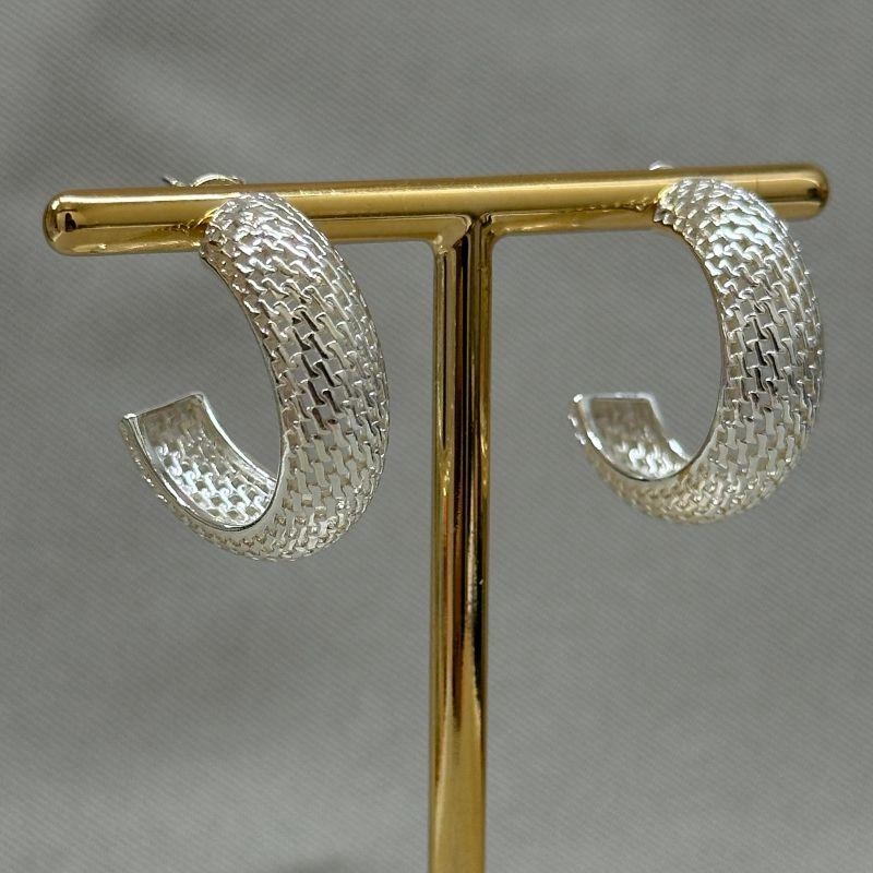 BRINCO SEMI ARGOLA VAZADO