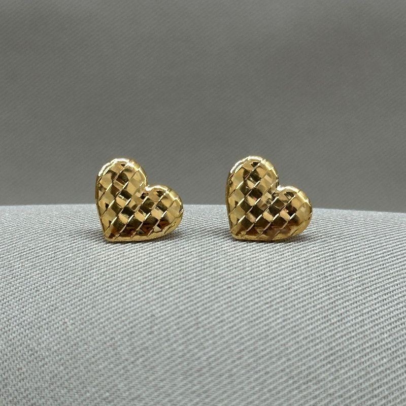 BRINCO SOLITARIO CORAÇÃO 11MM COM EFETO QUADRICULADO