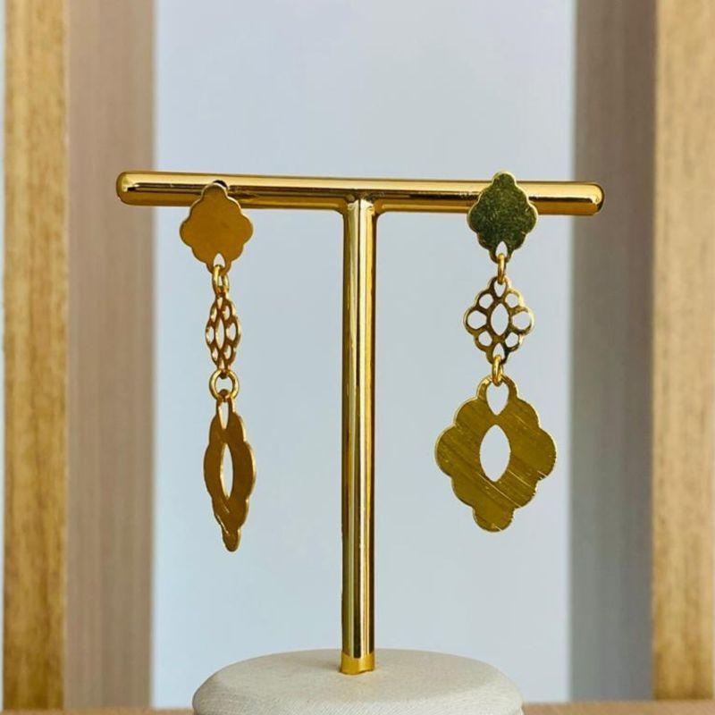 BRINCO TRABALHADO PENDURADO