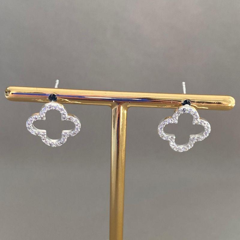 BRINCO TREVO CRAVEJADO