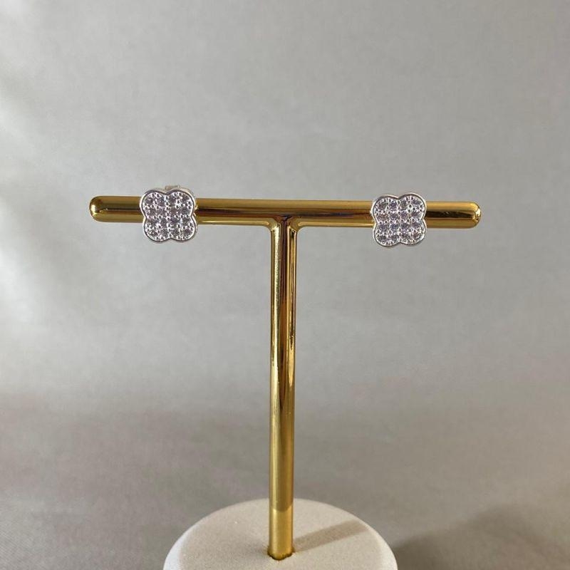 BRINCO TREVO CRAVEJADO MEDIO