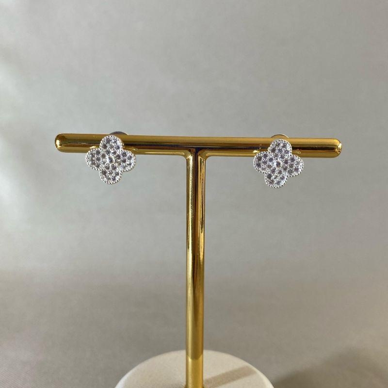 BRINCO TREVO CRISTAL CRAVEJADO