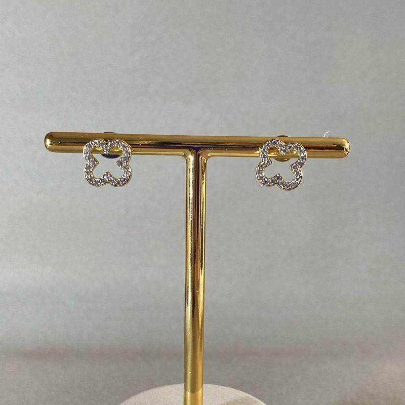 BRINCO TREVO VAZADO CRAVEJADO