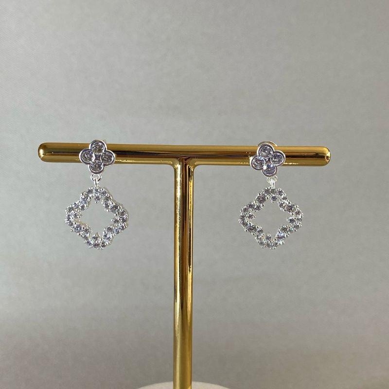 BRINCO TREVO ZIRCONIA/TREVO PENDURADO CRAVEJADO