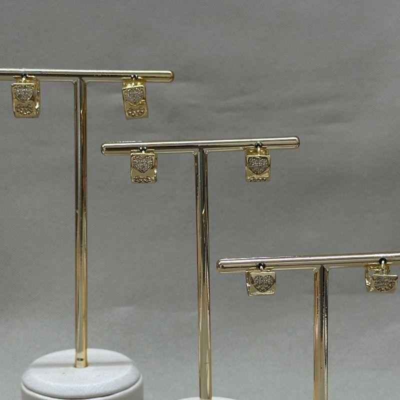 BRINCO TRIO ARGOLINHA CRAVEJADA COM CORACÕES