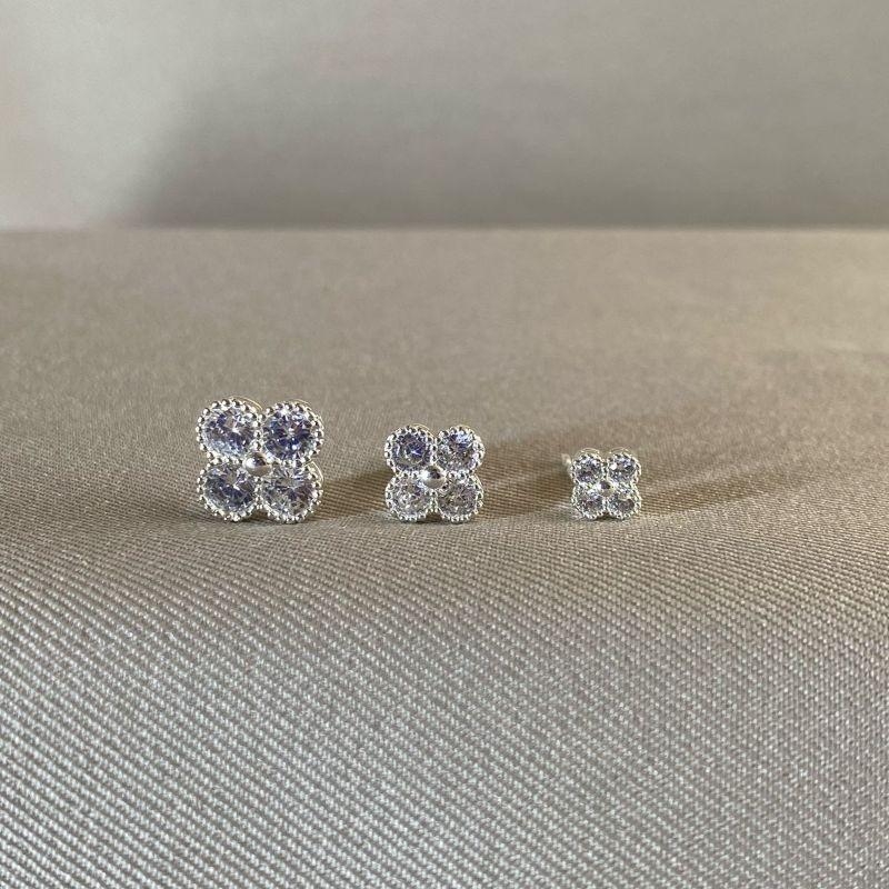 BRINCO TRIO TREVOS COM ZIRCONIAS