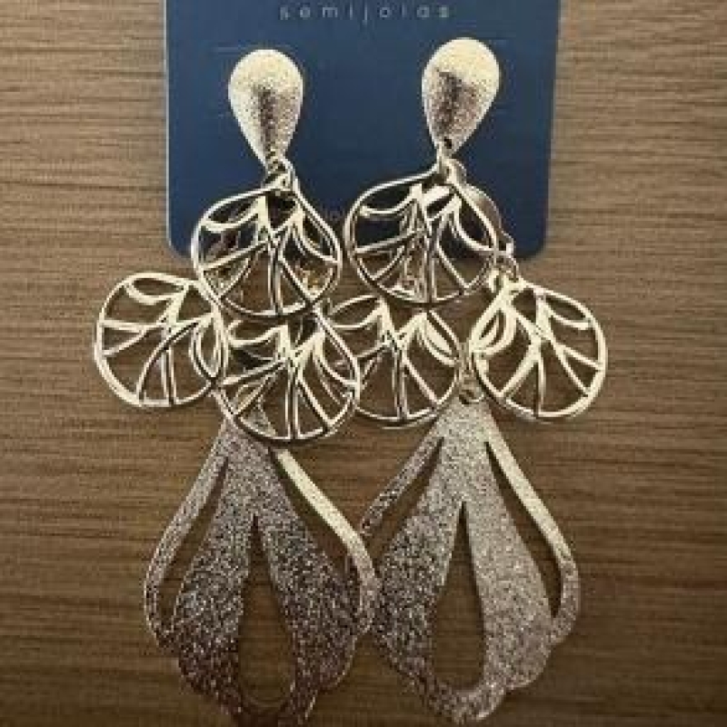 BRINCO VAZADO E CRAQUELADO