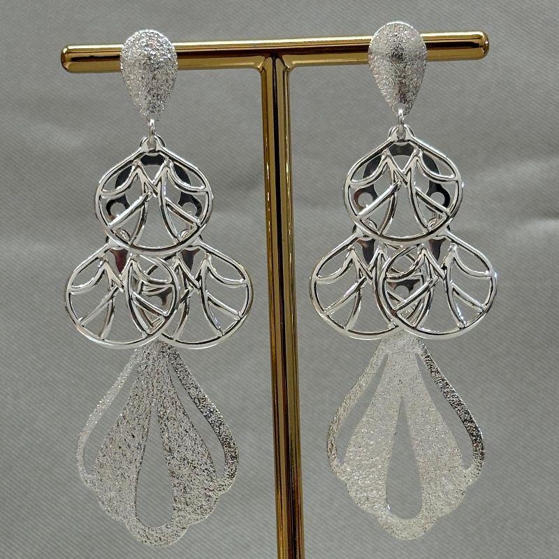 BRINCO VAZADO E CRAQUELADO