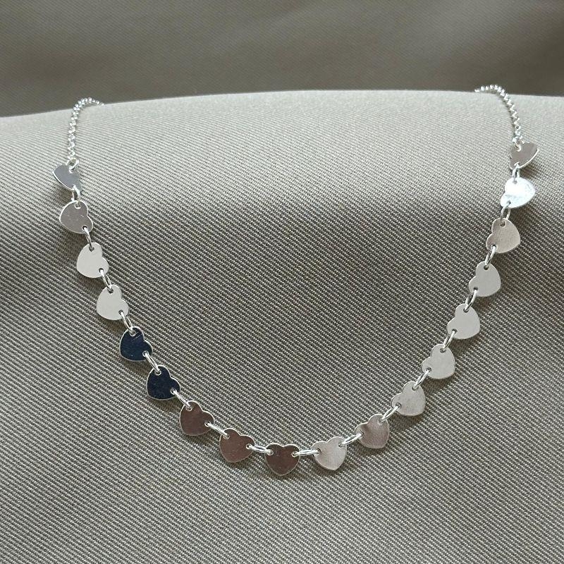 CHOCKER CORAÇÕES PLAQUINHAS