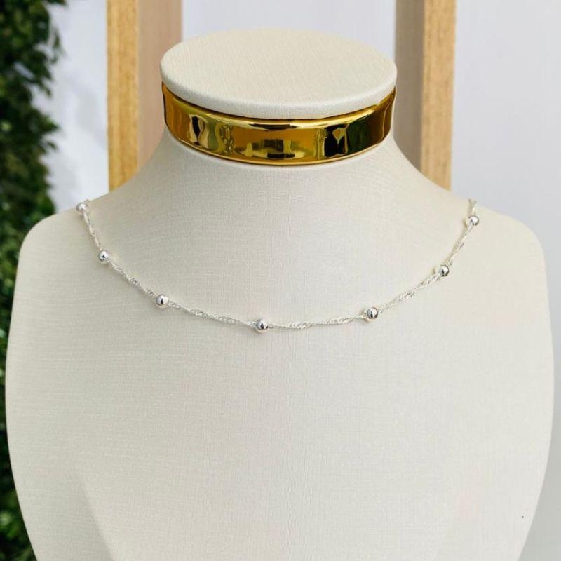 CHOCKER SINGAPURA COM BOLINHAS