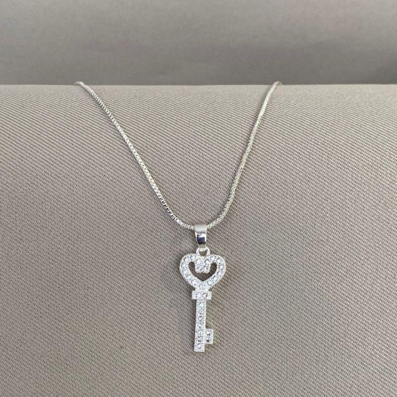 COLAR COM CHAVE CRAVEJADA